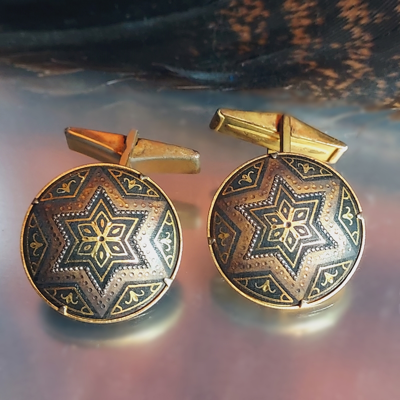 1950s Damascene 14kt Gold Etched Six Point Star Button Vintage Cufflinks