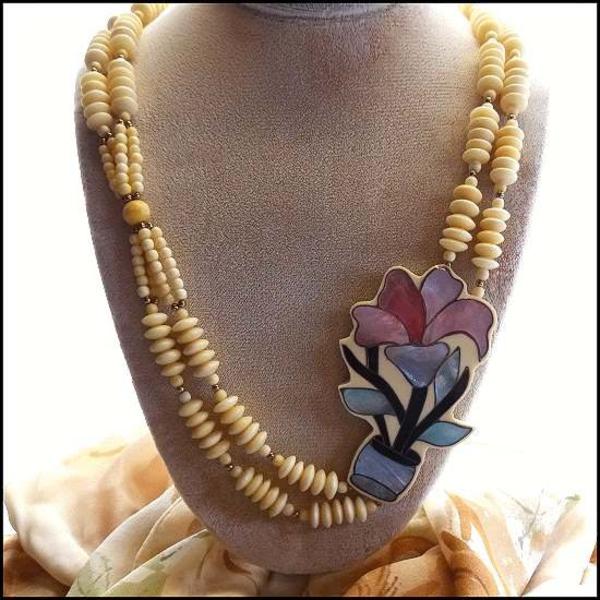 1980s Karla Jordan Mother of Pearl Orchid Vintage Necklace