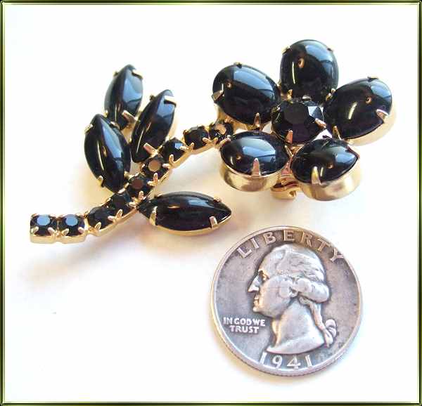 1950s Vintage Black Glass Brooch Bold Flower Pin 