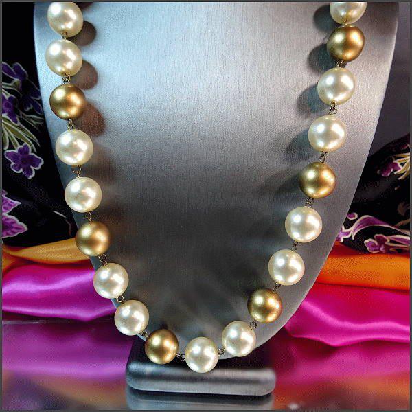 1960s Gold n Champagne Big Pearl Vintage Necklace