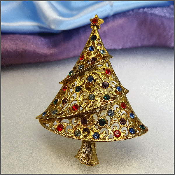 1960s Vintage Christmas Tree Pin Gold w Rhinestones Signed JJ 