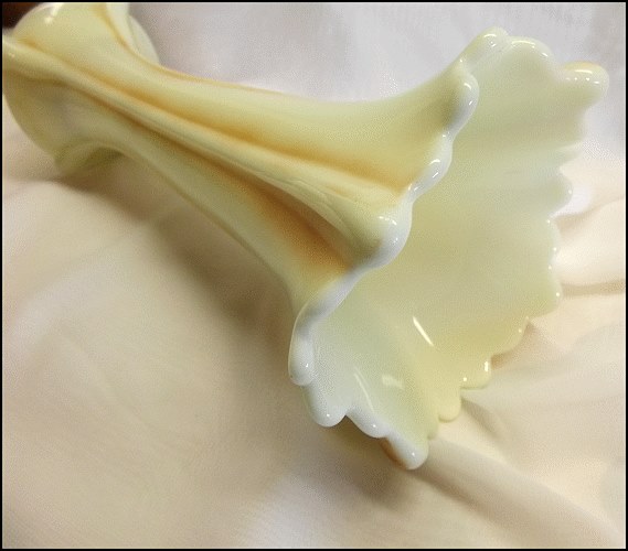 1920s Northwood Custard Fluroescent Art Glass Fluted Vase 4 Pillars