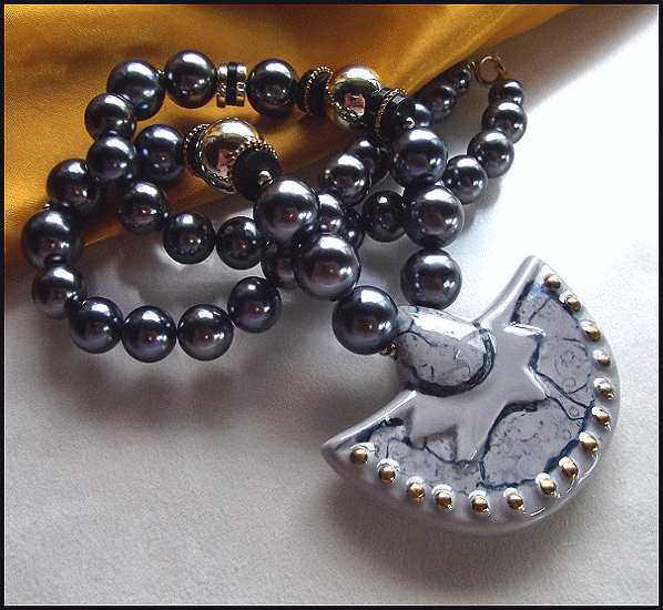 1970s Grey Pearl Vintage Necklace w Lunar Star Pendant