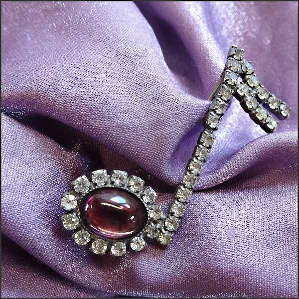 1940s Vintage Music Note Pin Purple Glass w Rhinestones 