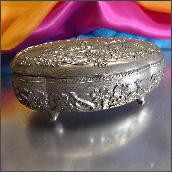 1950s Vintage Jewelry Box Vintage Romantic Scene w Red Velvet