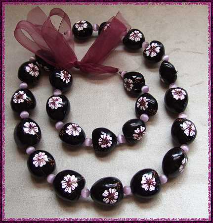 1990s Hawaiian Kukui Nut Hand Painted Flowers Vintage Necklace