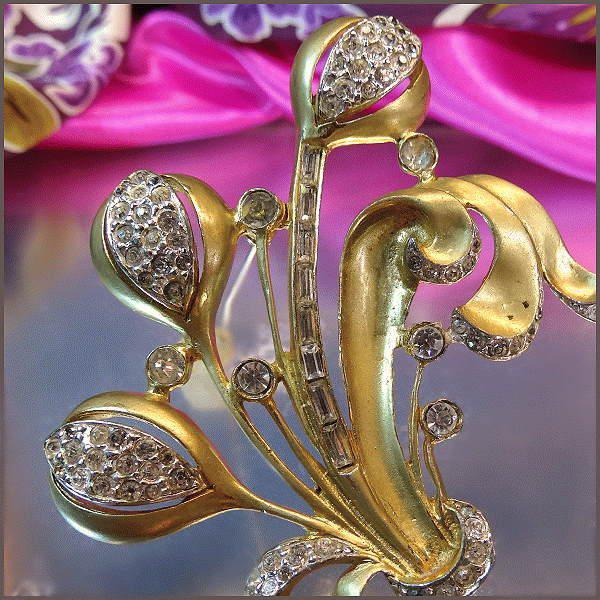 1940s Antique Brooch Big Pot Metal Gold Rhinestone Flower