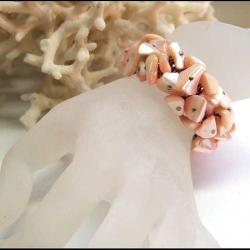 1950s Pink Mother of Pearl Shell Vintage Cuff Bracelet