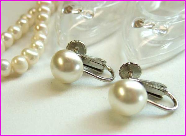 1960s Vintage Cultured Pearl Earrings 10mm Studs Signed Richelieu 