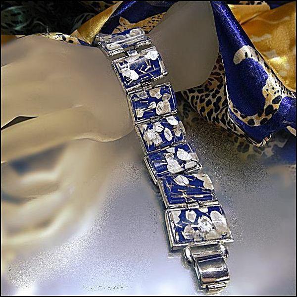 1950s Blue w Silver Confetti Lucite Vintage Bracelet