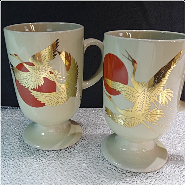 1970s Vintage Takahashi Porcelain 22kt Gold Crane Red Sun Mugs Pair