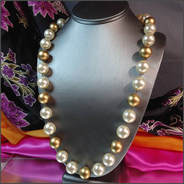 1960s Gold n Champagne Big Pearl Vintage Necklace