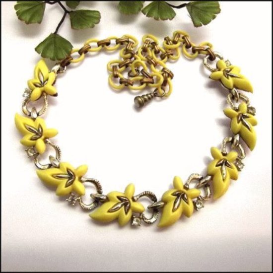 1950s CORO Cool Yellow Celluloid Leaves Vintage Necklace