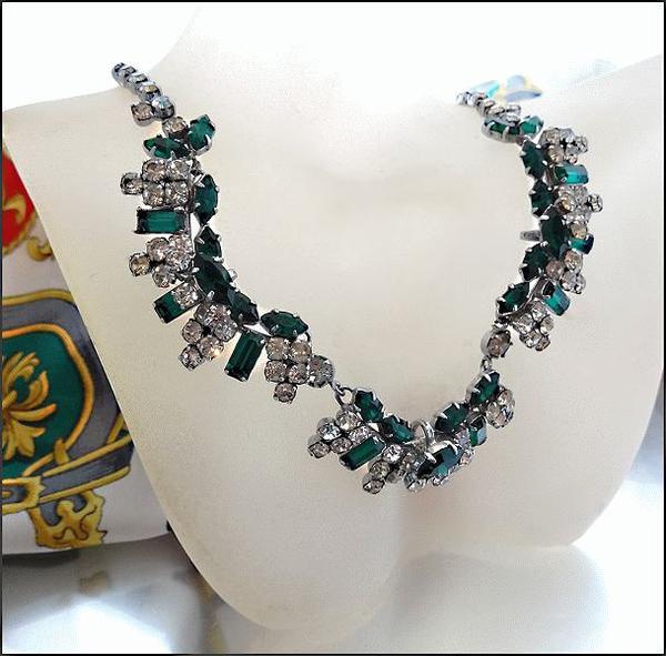 1950s Glamorous Emerald Crystal Schreiner Vintage Necklace