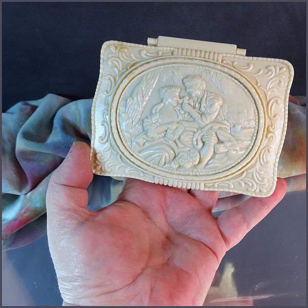 1960s Cream Vintage Jewelry Box Romantic Cameo Scene