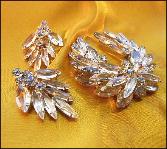 1950s Juliana Big Clear Crystal Wreath Brooch w Earrings Delizza Elster Set