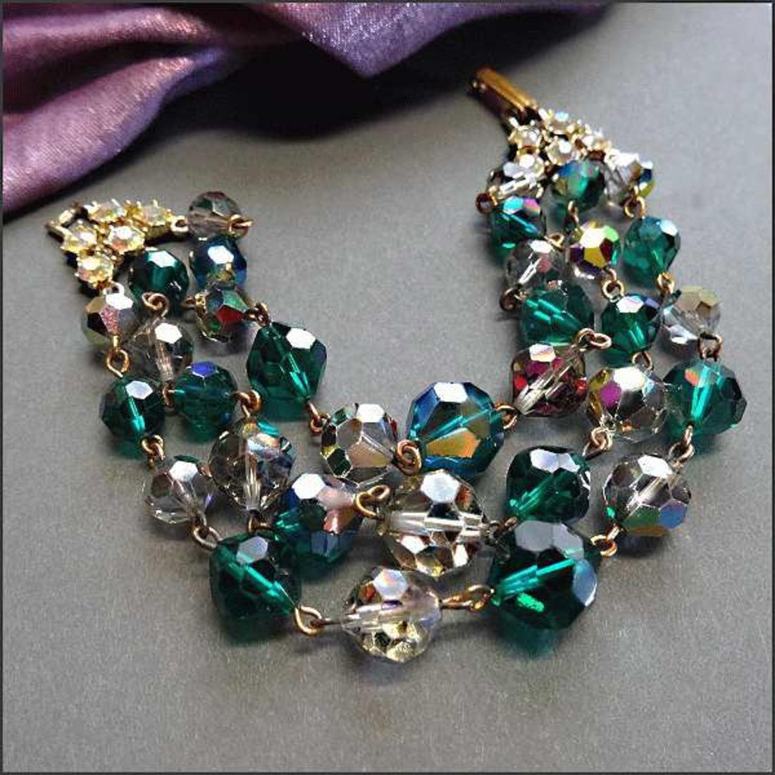 Book Piece 1950s Trifari Emerald Crystal Vintage Bracelet 3 Strand
