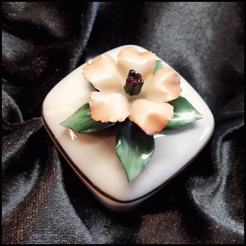 Capodimonte Italy Vintage Ring Box Casket Porcleain Flower