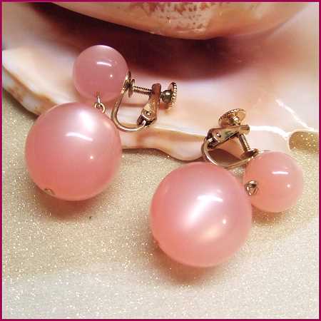 1950s Pink Moonstone Lucite Bauble Vintage Clip Earrings