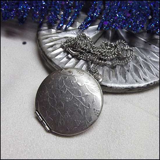 1950s Vintage Silver Locket Floral Embossed Feminine Pendant