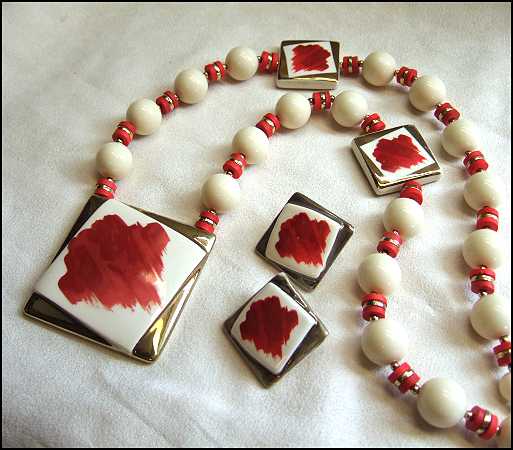 1980s Retro Vintage Necklace w Earrings Red White Gold Porcelain 