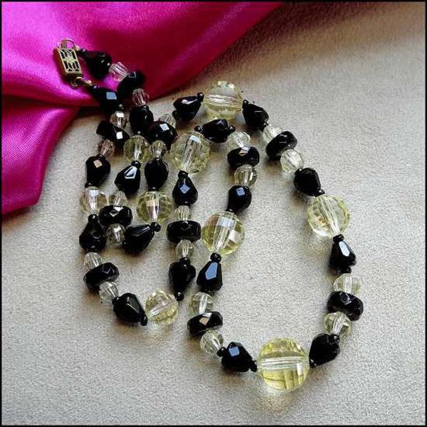 1930s Art Deco Uranium Vaseline Glass Antique Necklace