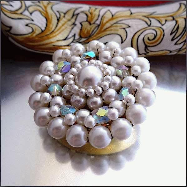 1960s Vintage Big Pearl Brooch w Crystals Round Flower 