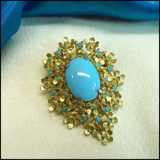 1950s Victorian Style Vintage Brooch Gold w Robins Egg Blue Glass