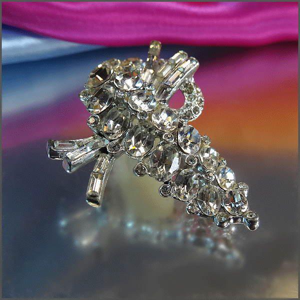 1950s TRIFARI Superb Clear Crystal Brooch