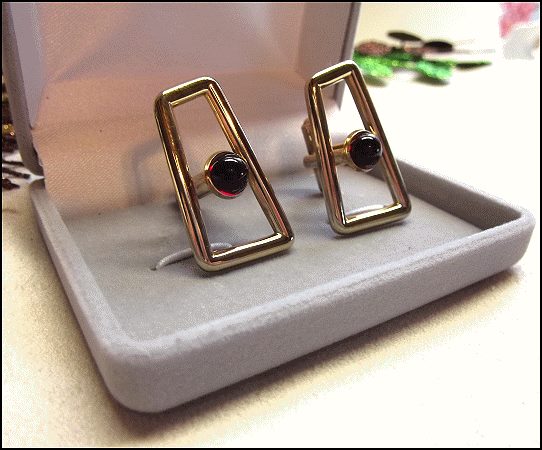 1950s Speidel Signed Red Glass Gold Geometric Vintage Cufflinks