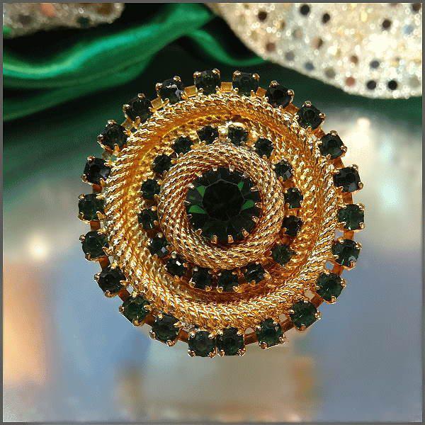 1950s Vintage Emerald Rhinestone Gold Medallion Brooch