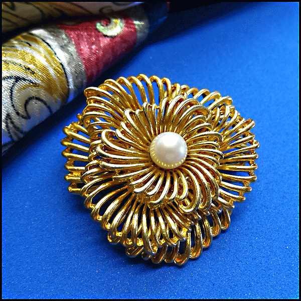 1960s Cultured Pearl Gold Spiral Vintage Brooch