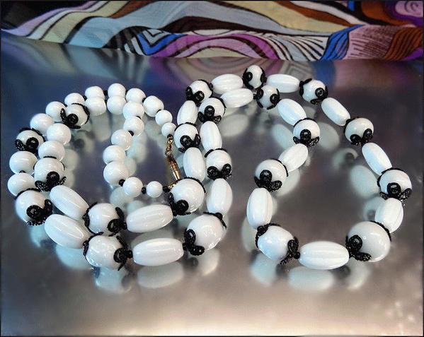 1950s Unique Bohemian Beads Milk Glass Vintage Necklace
