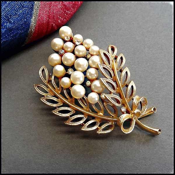 1960s Signed LISNER Pearl Pin Flower Bouquet Vintage Brooch
