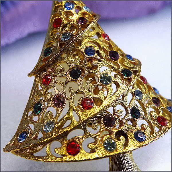 1960s Vintage Christmas Tree Pin Gold w Rhinestones Signed JJ 