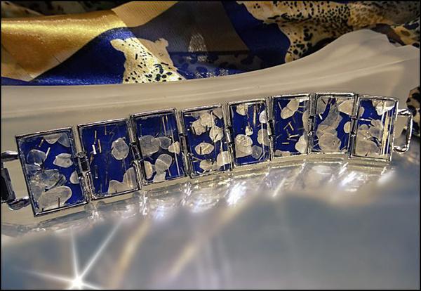 1950s Blue w Silver Confetti Lucite Vintage Bracelet