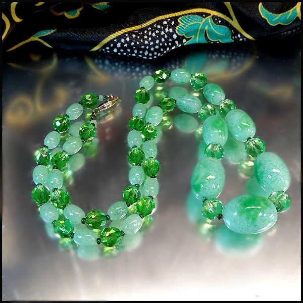 1950s Rare Jade Glass Thuringia Bead Vintage Necklace