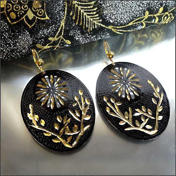 1960s Beveled Black n Gold Metal Vintage Pierced Earrings