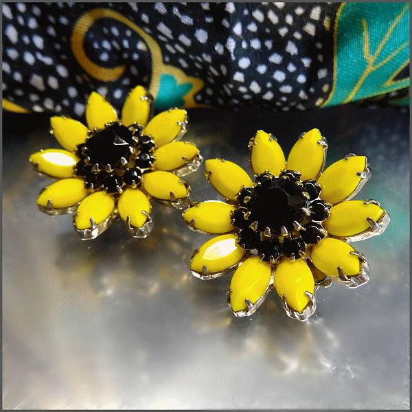 1950s Signed Weiss Yellow n Black Glass Daisies Vintage Clip Earrings