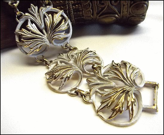 1960s Signed KARU ARKE Unique Gold Fleur de Lis Vintage Bracelet