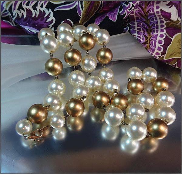 1960s Gold n Champagne Big Pearl Vintage Necklace