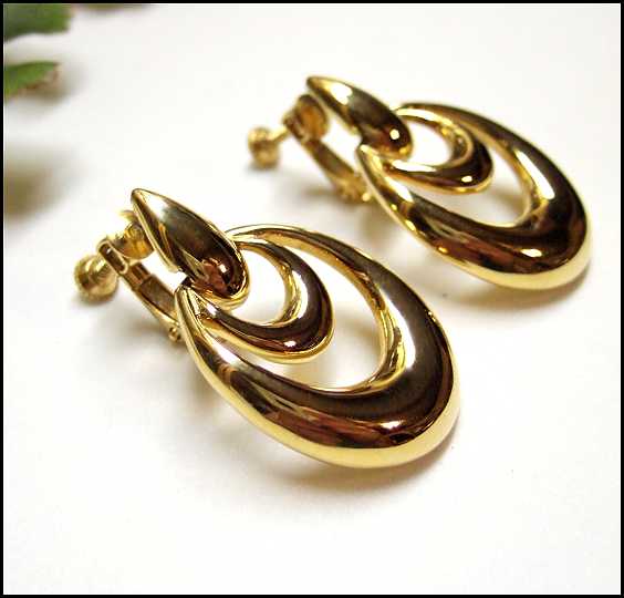 1960s Signed NAPIER Gold Hoop Retro Vintage Clip Earrings