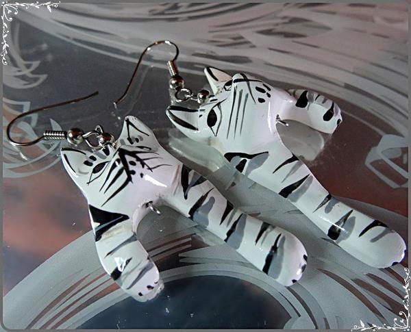 1980s Vintage Crazy Cat Earrings Black n White Wood Pierced Dangles