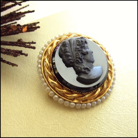 1950s 12kt GF Gold Black Glass Pearl Vintage Cameo Brooch