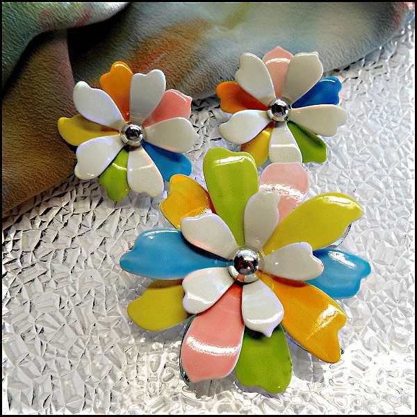 1967 Vintage Pastel Flower Pin w Earrings Set by Sarah Coventry