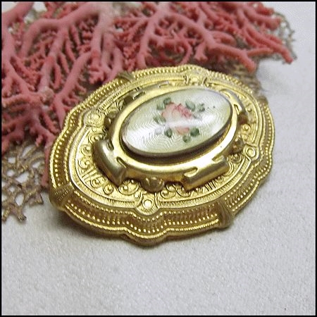 Early 1900s Antique Victorian Brooch Gold Medallion w French Guilloche Roses 