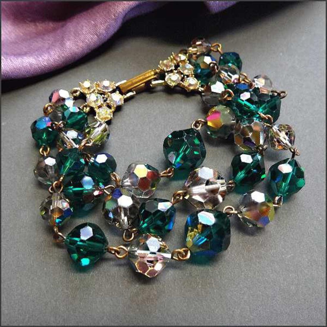 Book Piece 1950s Trifari Emerald Crystal Vintage Bracelet 3 Strand