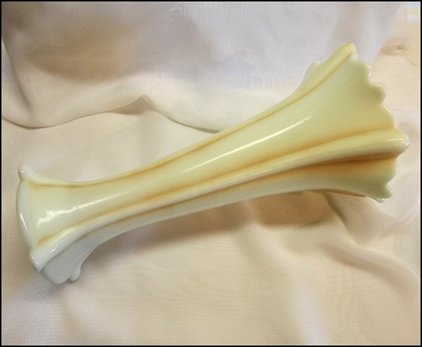 1920s Northwood Custard Fluroescent Art Glass Fluted Vase 4 Pillars
