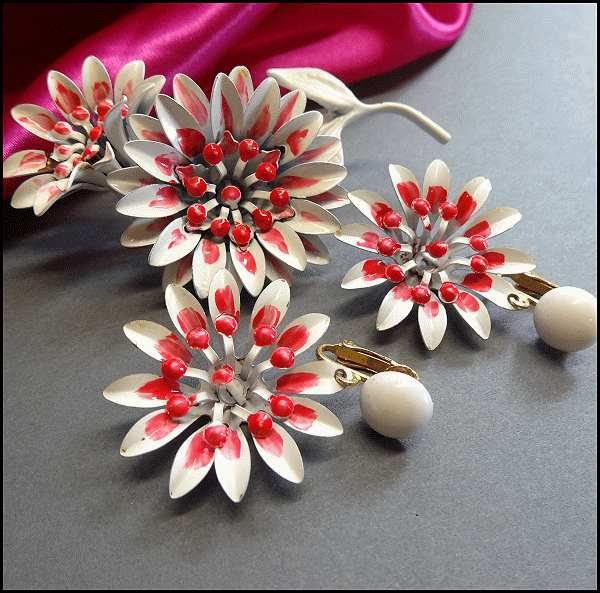1950s Vintage Hot Pink n White Flower Brooch w Earrings Set