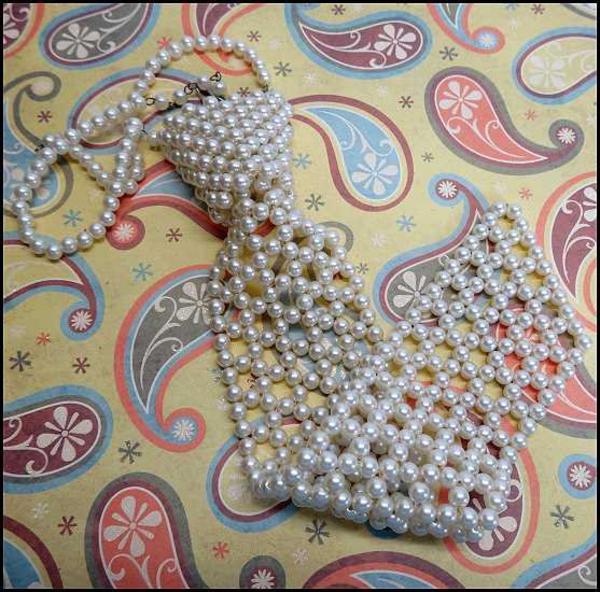 1970s Cultured Pearl Neck Tie Vintage Ladies Necklace